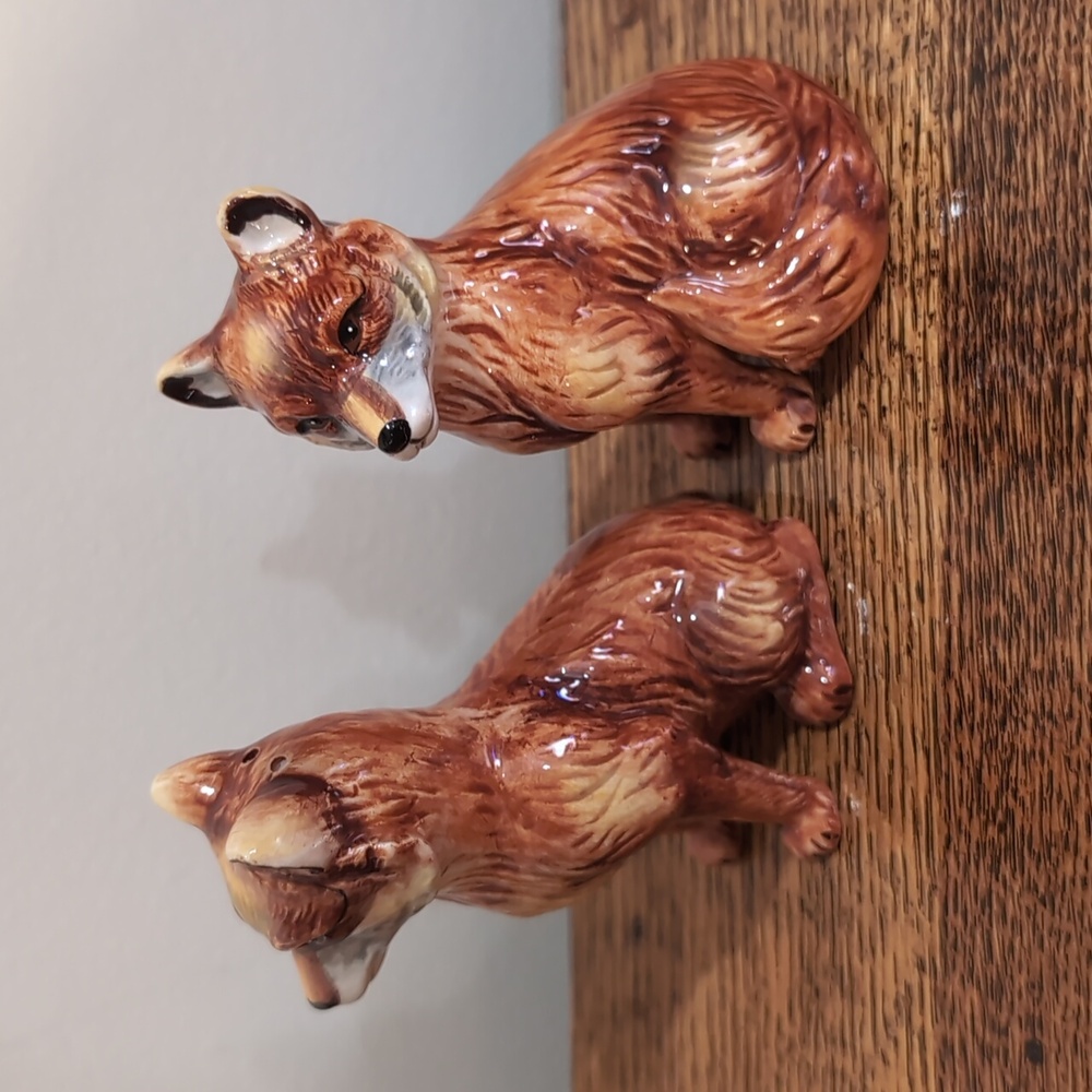 Charming Fox Salt and Pepper Shakers - Picture 5 of 7